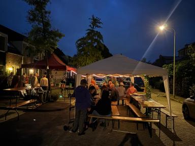 Foto 1 van 3 bij het verslag van Buurtbarbecue