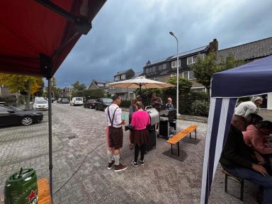 Foto 2 van 3 bij het verslag van Buurtbarbecue