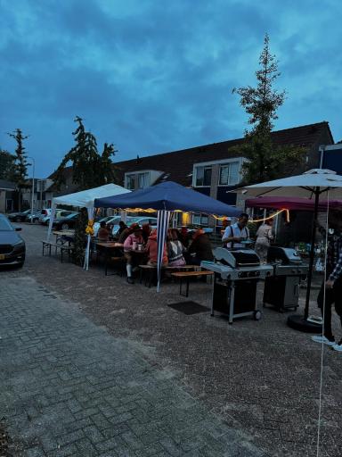 Foto 3 van 3 bij het verslag van Buurtbarbecue